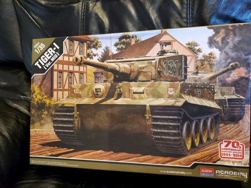 Academy 13287 tiger tank - academy,